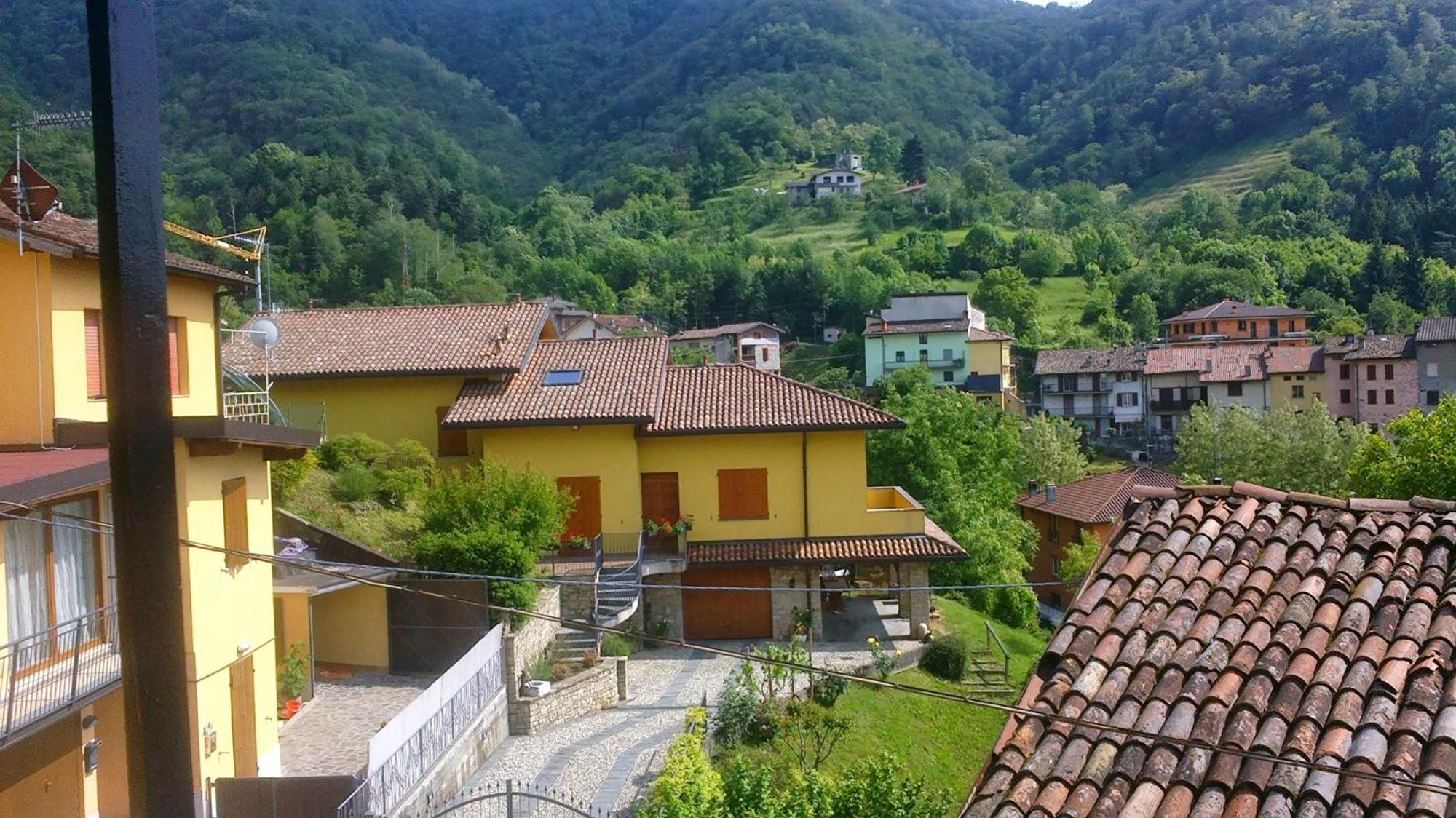 Ferienwohnung Cute Little Flat With View, 20 Mins To Bgy Airport Pradalunga Exterior foto